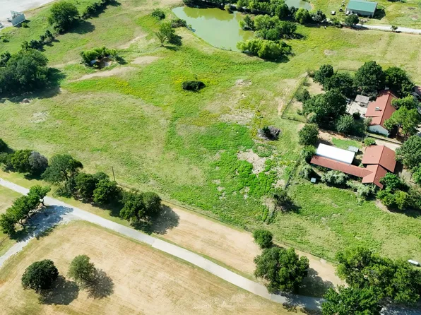 642 Jernigan Rd, Copper Canyon, TX 75077