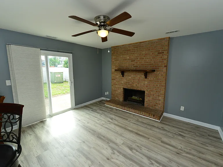806 Jamestowne Dr — Photo 10