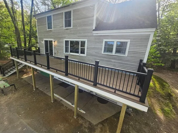 (undisclosed Address), Raymond, ME 04071