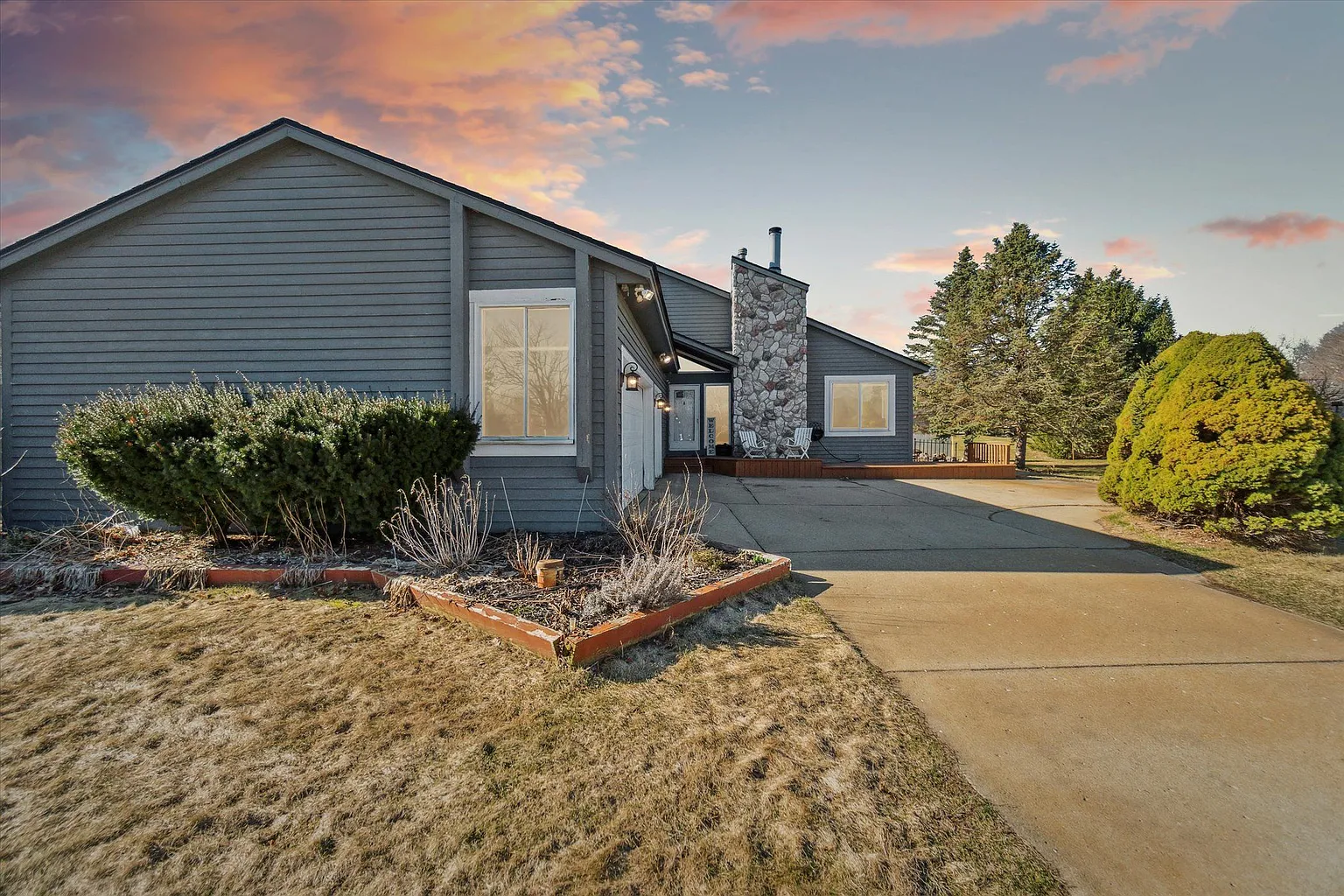 10741 Oxbow Hts photo 1