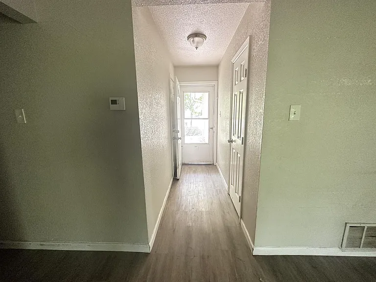 1554 Willowbrook St — Photo 15