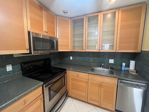 3rd image of 278 SEVILLE L
