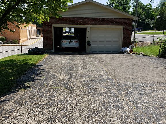 2nd image of 325 E North St
