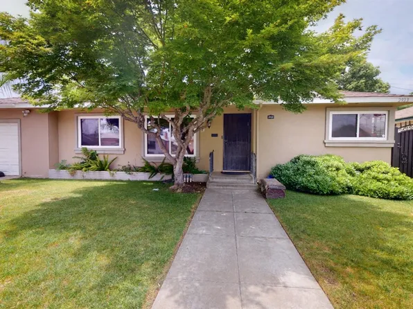 2923 N Fisher St, Fresno, CA 93703