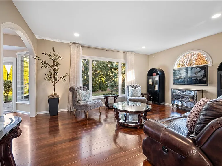 142 N Dixon Dr — Photo 17