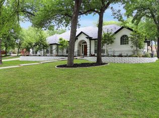 6032 Terrace Oaks Ln, Fort Worth, TX 76112