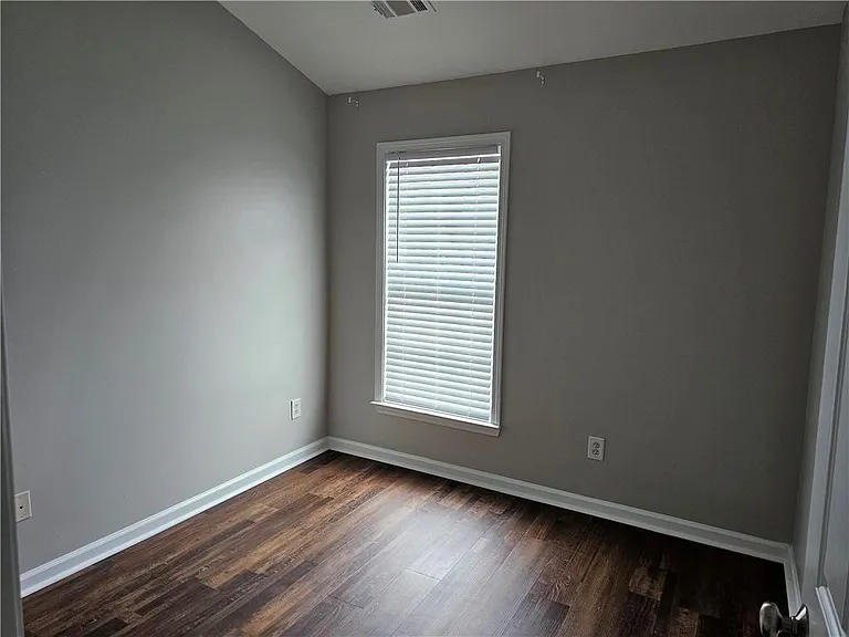 1021 Thornborough Dr — Photo 23