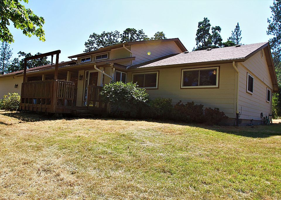 1st image of 16727 Emerald Green Ln SE