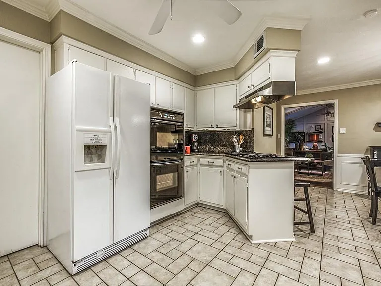 11140 Russwood Cir — Photo 5