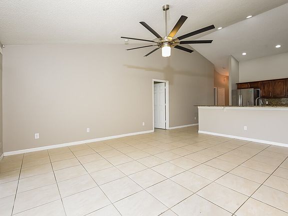 4th image of 402 Metz Ln
