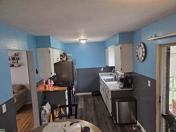 5th image of 27697 Larry St