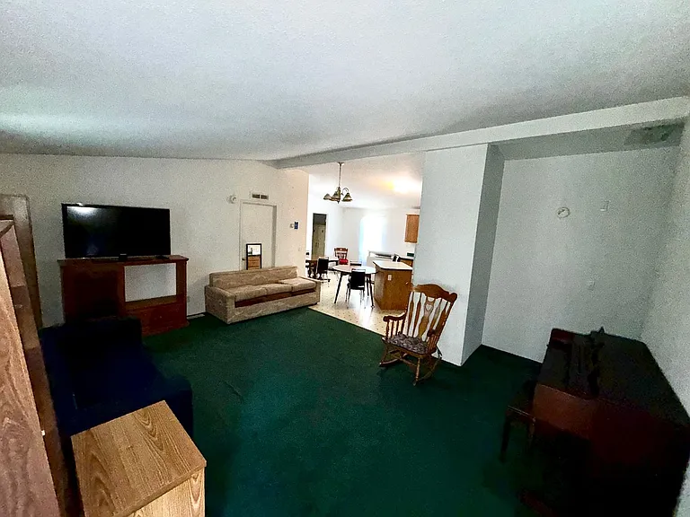 307 N Empire Blvd — Photo 2