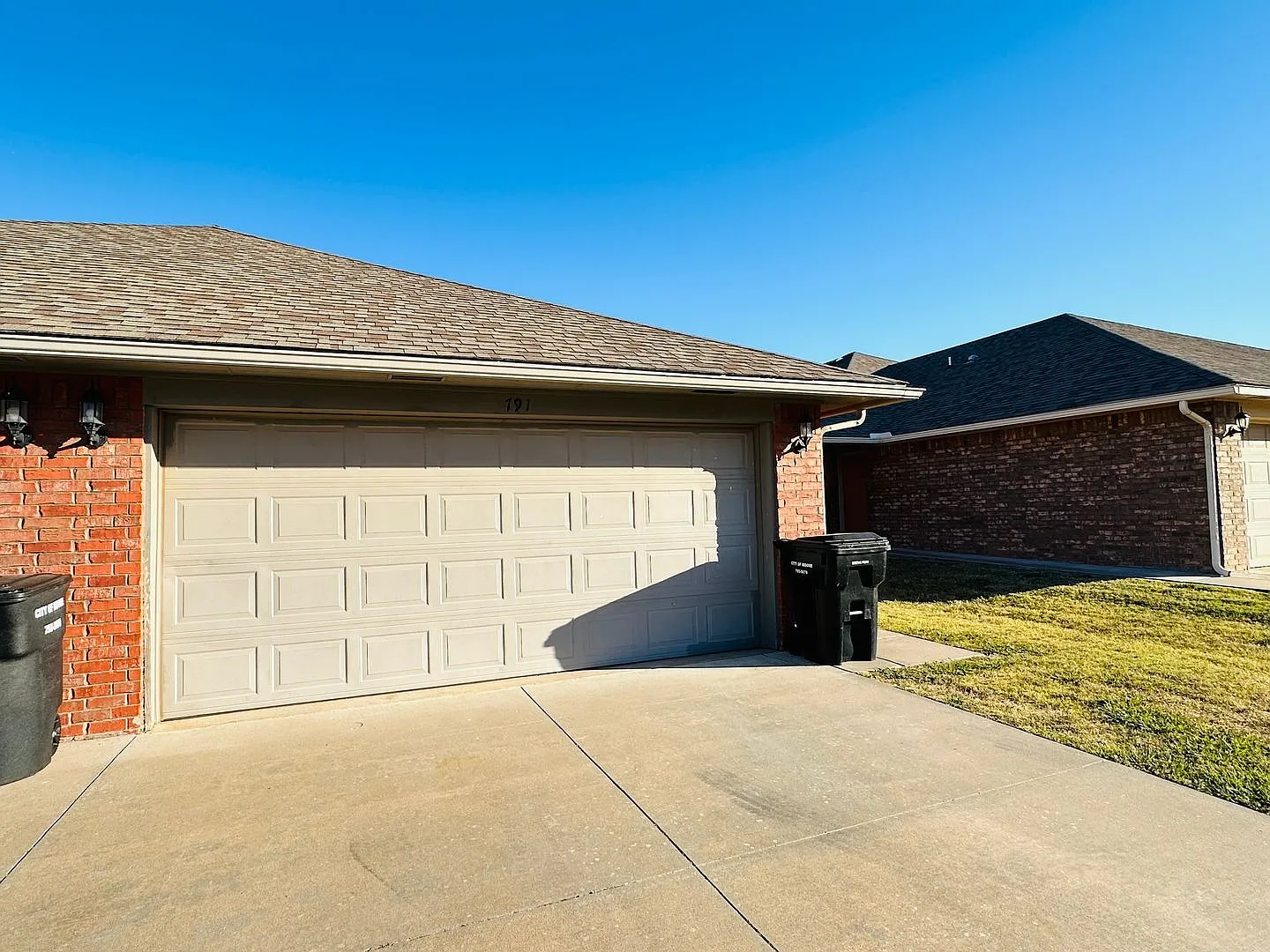 3 bed 2 Bath 2 Car Garage In Moore Schools! — Photo 2