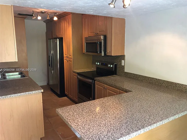 12037 SW 110th Street Cir S #12037 — Photo 6