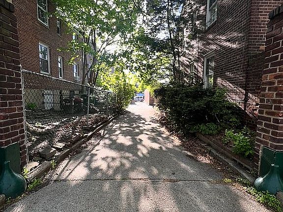 4th image of 3910 44th St