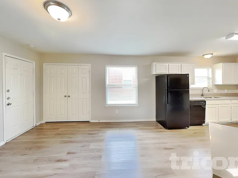 1110 Wayne Ave — Photo 6