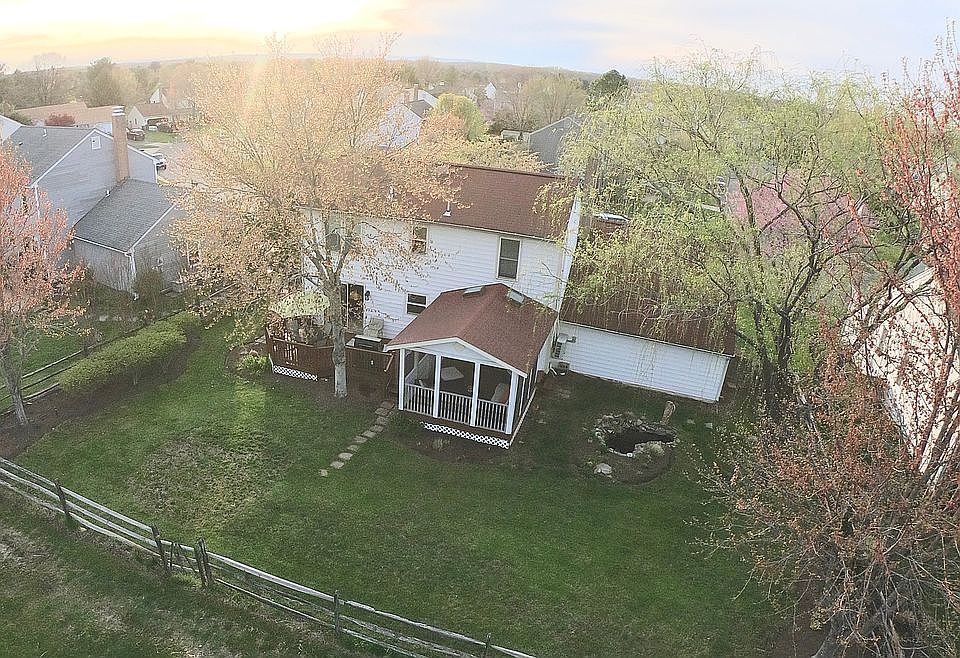 2nd image of 5423 Clubside Ln