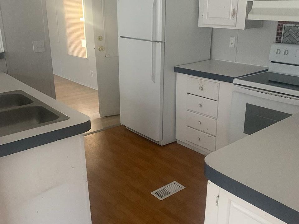 1st image of 7100 Airline Dr #439