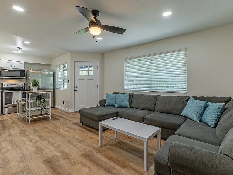 1133 S Farmer Ave #3 — Photo 2