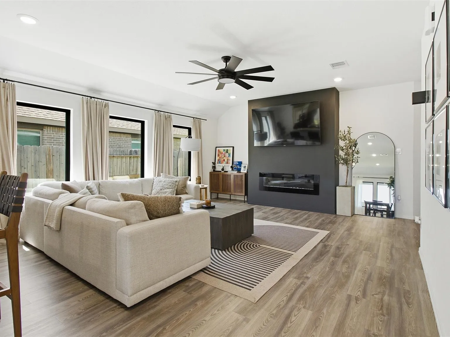 4 bed, 2.0 bath, 1775 sqft, $2,500 — Photo 4