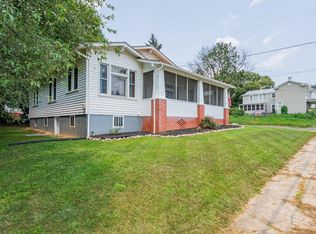 305 Virginia Ave, Shenandoah, VA 22849