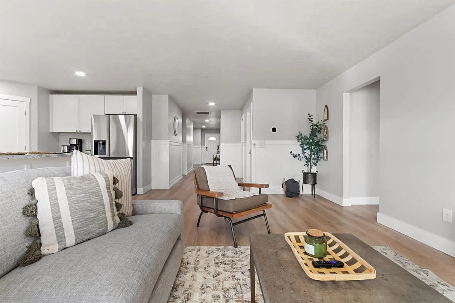 4 bed, 2.0 bath, $6,074 — Photo 1