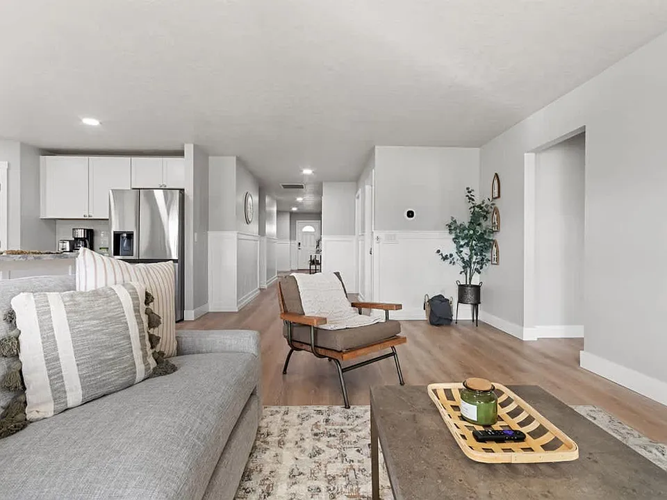 171 E Red Rock St #ID1250662P