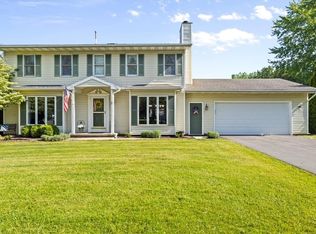2 Helmsford Way, Penfield, NY 14526