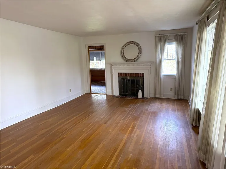 5512 Winona St — Photo 2