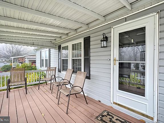 5th image of 217 Maple Ave