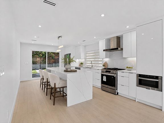 4th image of 1374 Kenney St