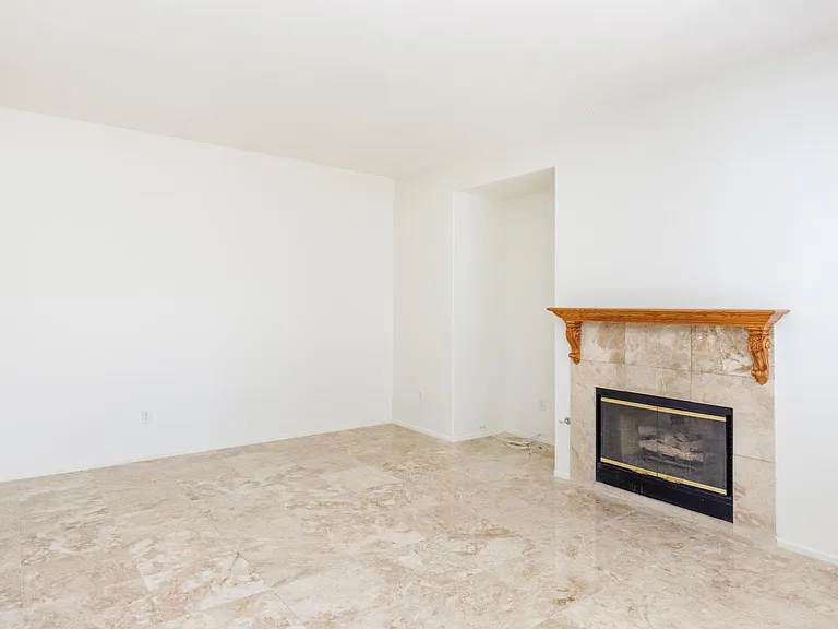 25403 Great Lake Ct — Photo 9