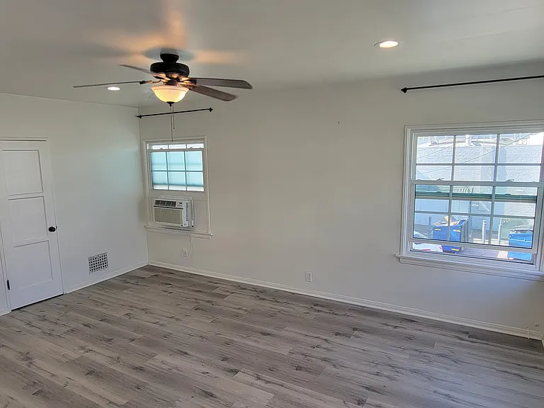 133 N Kings Rd #1/2 — Photo 19