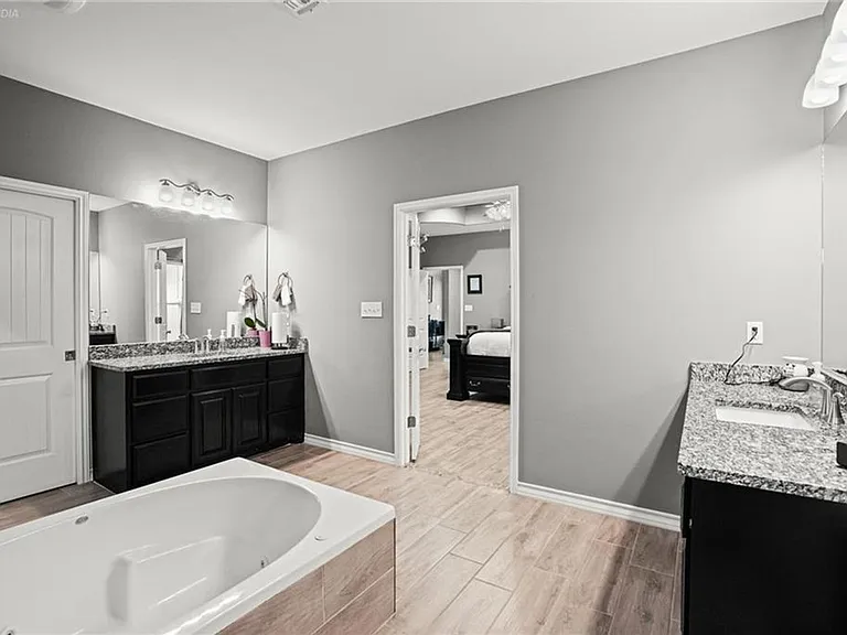 3921 Woodhouse Ln — Photo 23