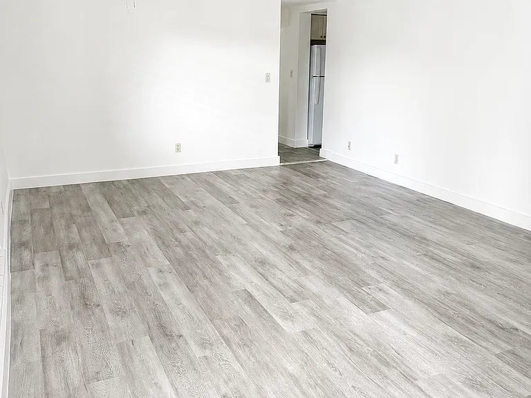 2837 NE 30th St #3 — Photo 3