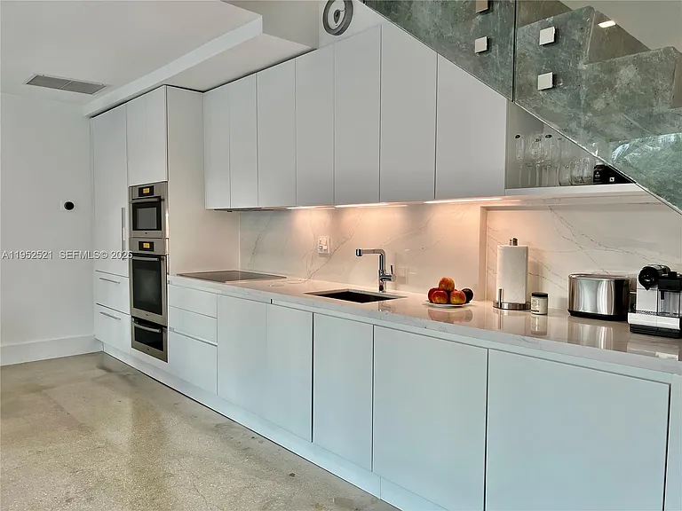 50 S Pointe Dr #LOFT5 — Photo 15