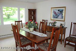 3rd image of 28 Dorchester Dr