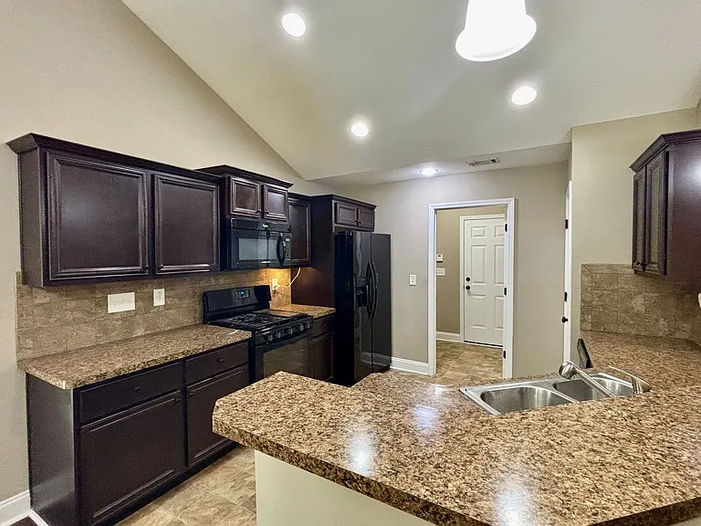 4668 Hidden Creek Dr — Photo 6