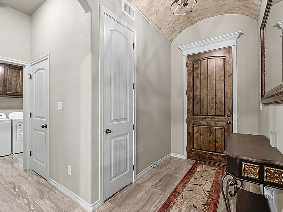 3rd image of 3907 Del Rio Ct