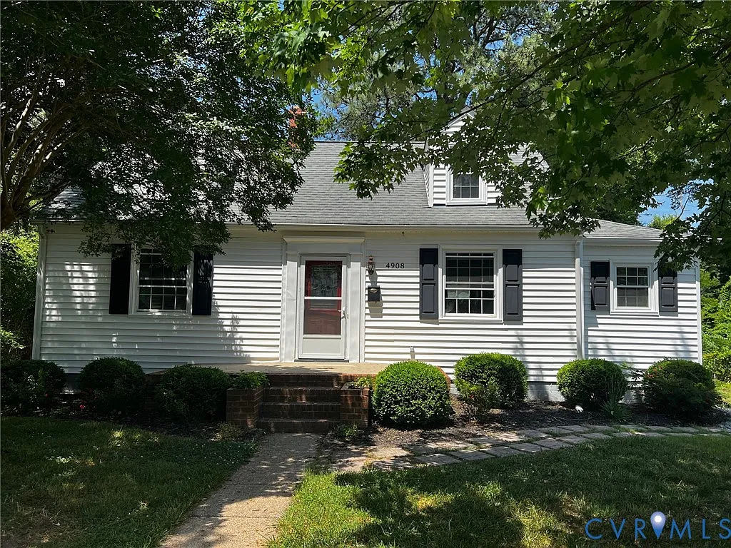 2 bed, 1.0 bath, 1384 sqft, $1,900 — Photo 2