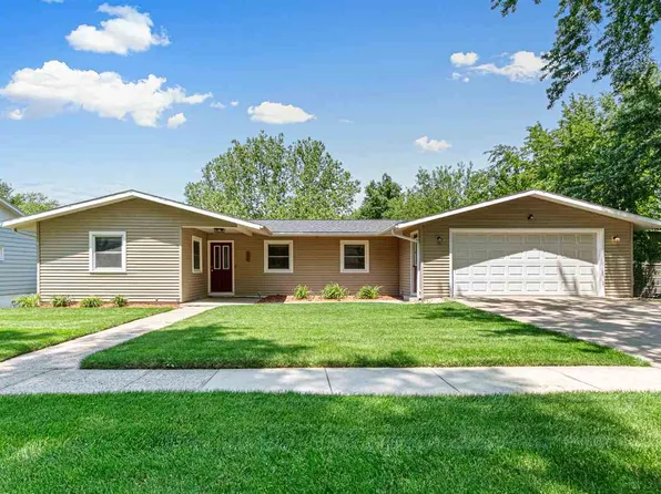 117 Northside Dr, West Branch, IA 52358