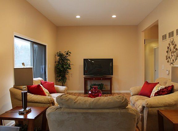 3rd image of 5N973 Kingswood Dr