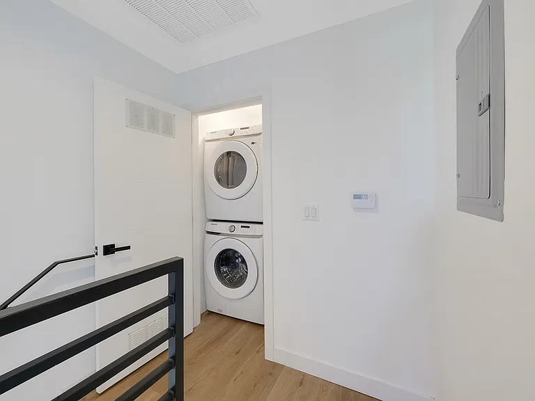 1858 S Redondo Blvd #5/6 — Photo 13