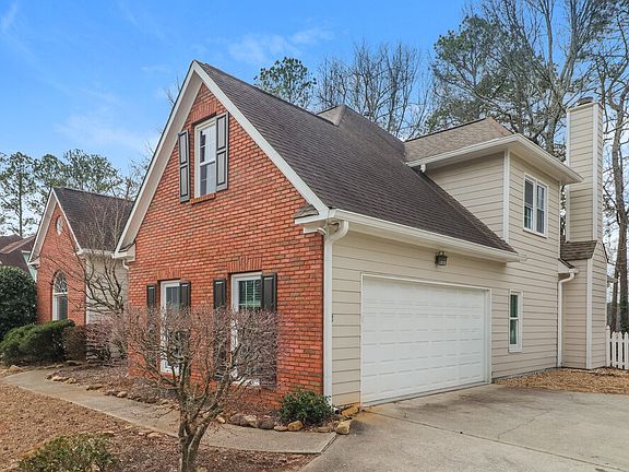 4th image of 15 Carriage Oaks Dr