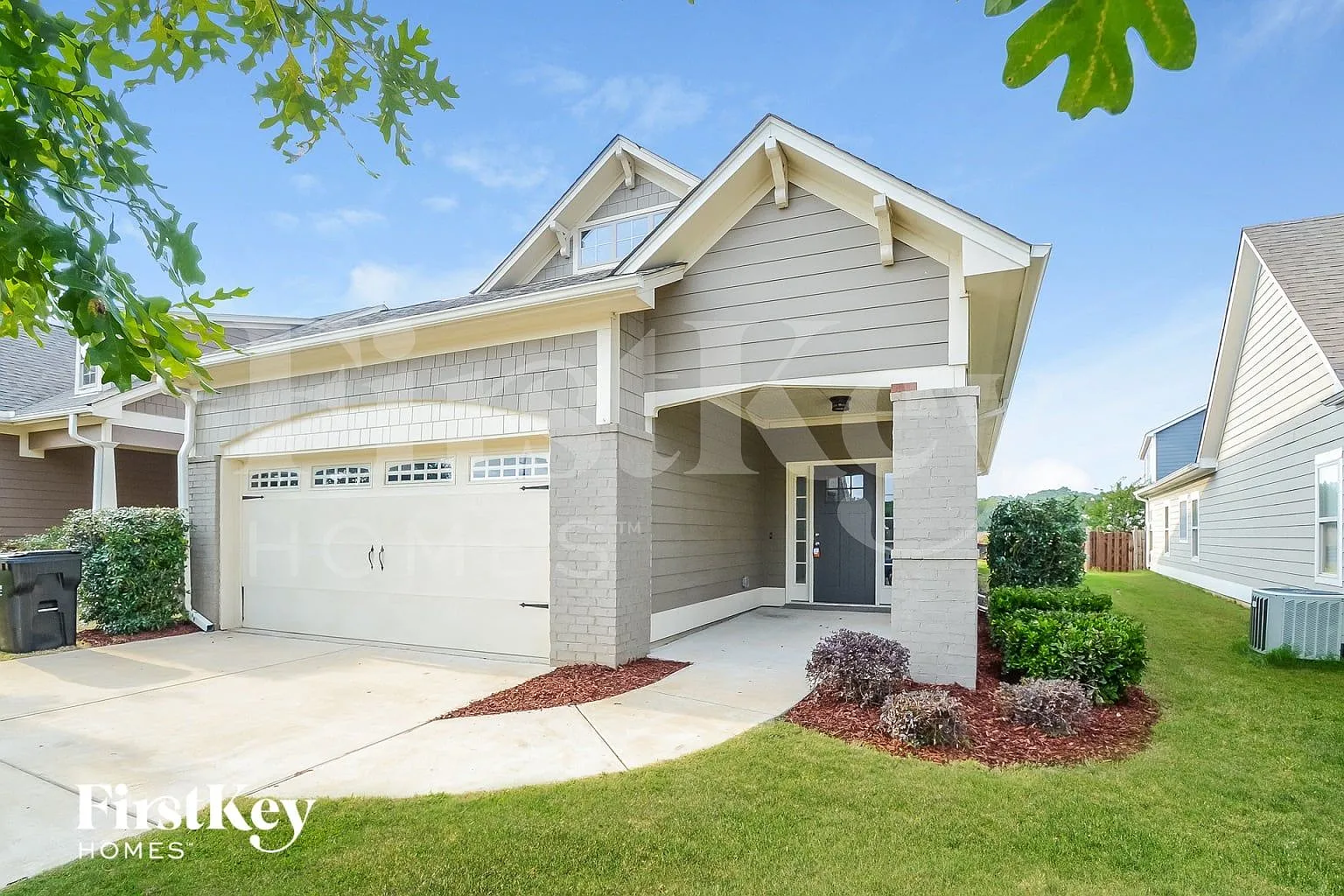 3 bed, 2.0 bath, 1802 sqft, $2,165 — Photo 2