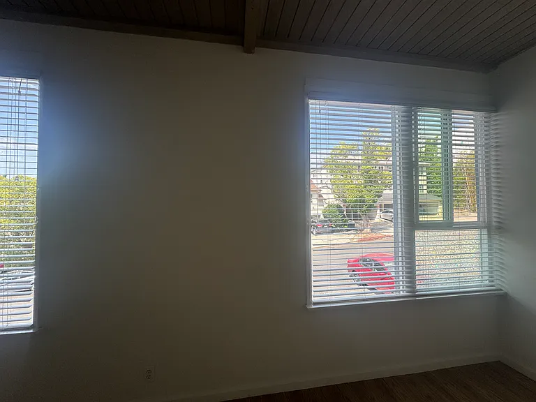 450 Midvale Ave — Photo 4