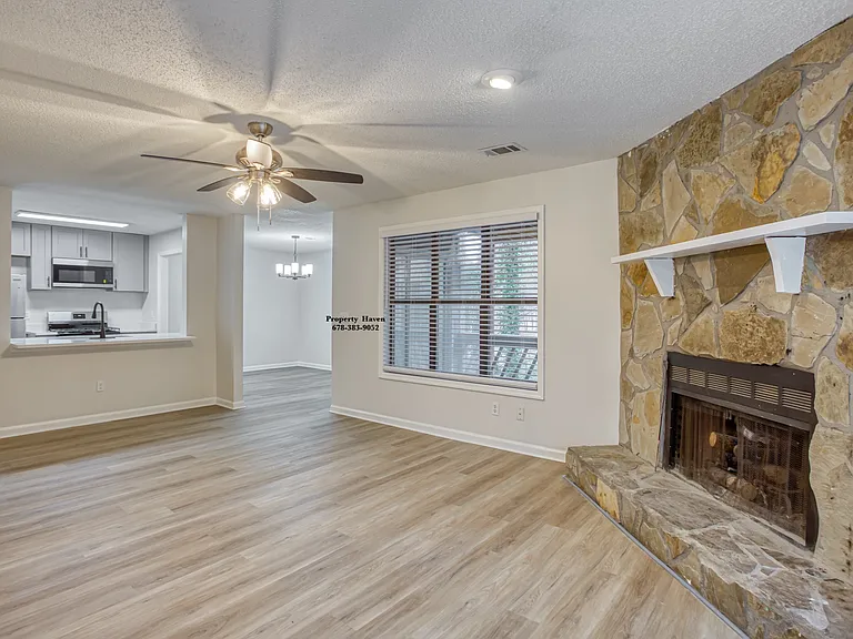 4031 Hawthorne Cir SE #2 — Photo 1
