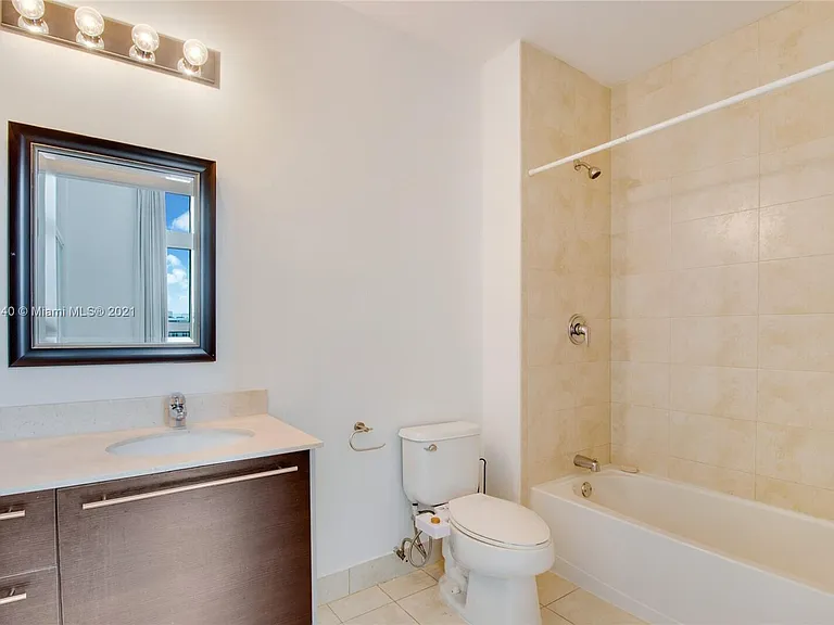1900 N Bayshore Dr #912 — Photo 6