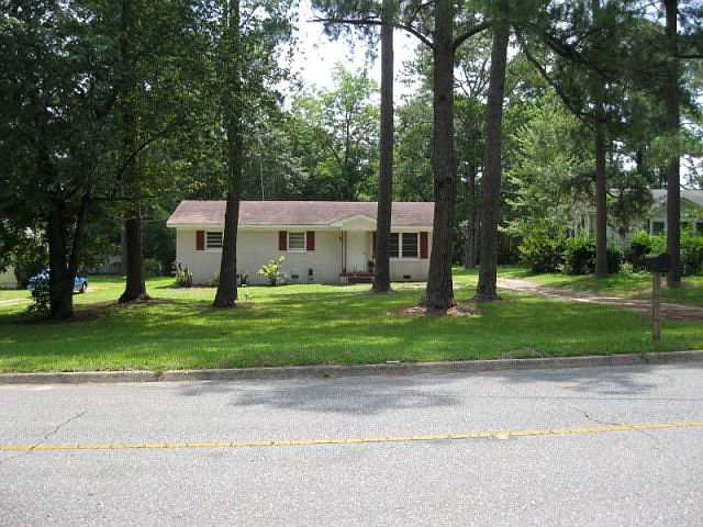 1st image of 925 Woodland Dr