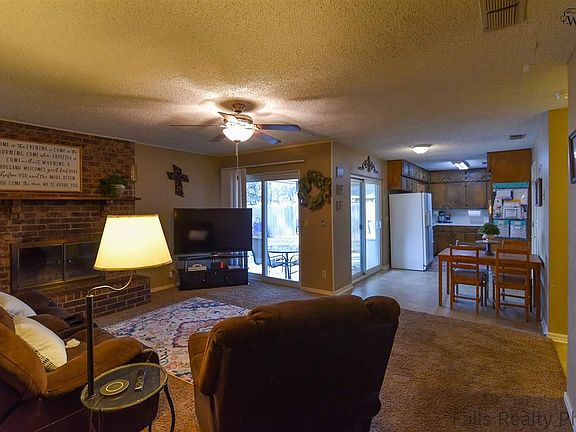 4th image of 976 Cheryl Dr